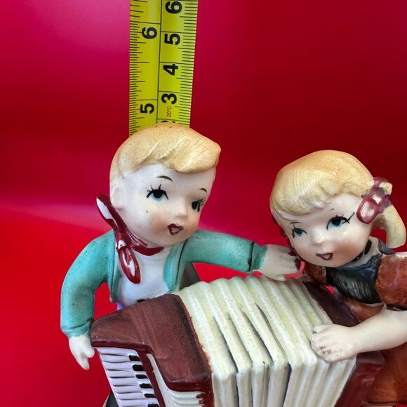 VTG HUMMEL STYLE JAPAN CERAMIC FIGURINE BOY & GIRL PLAYING ACCORDION, RARE FIND - Picture 7 of 7
